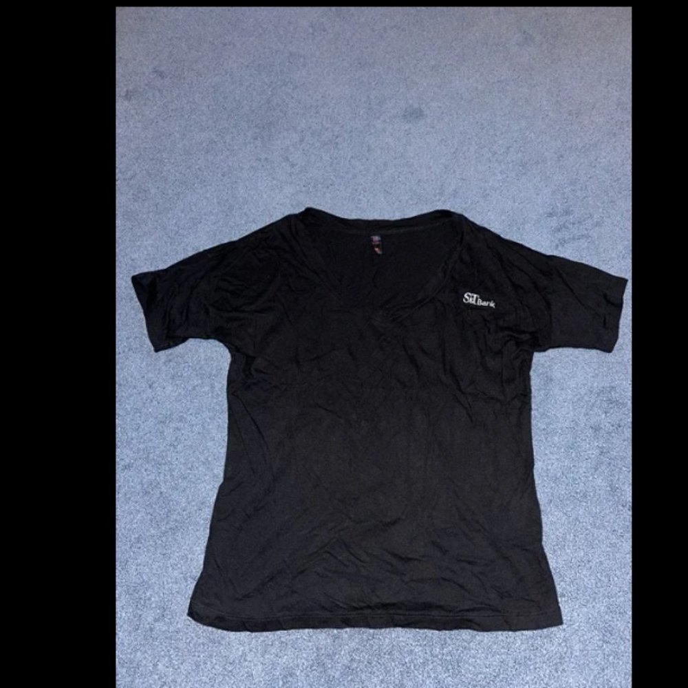 District Made Women's Black S&T Bank Short Sleeve V-Neck T-Shirt Size Medium